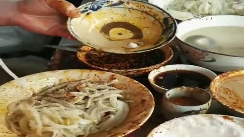 湖南街頭特色美食,有看懂這個調(diào)料方法的嗎